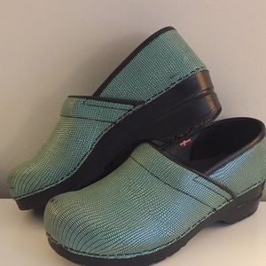 Sanita Size 40 Teal Clog